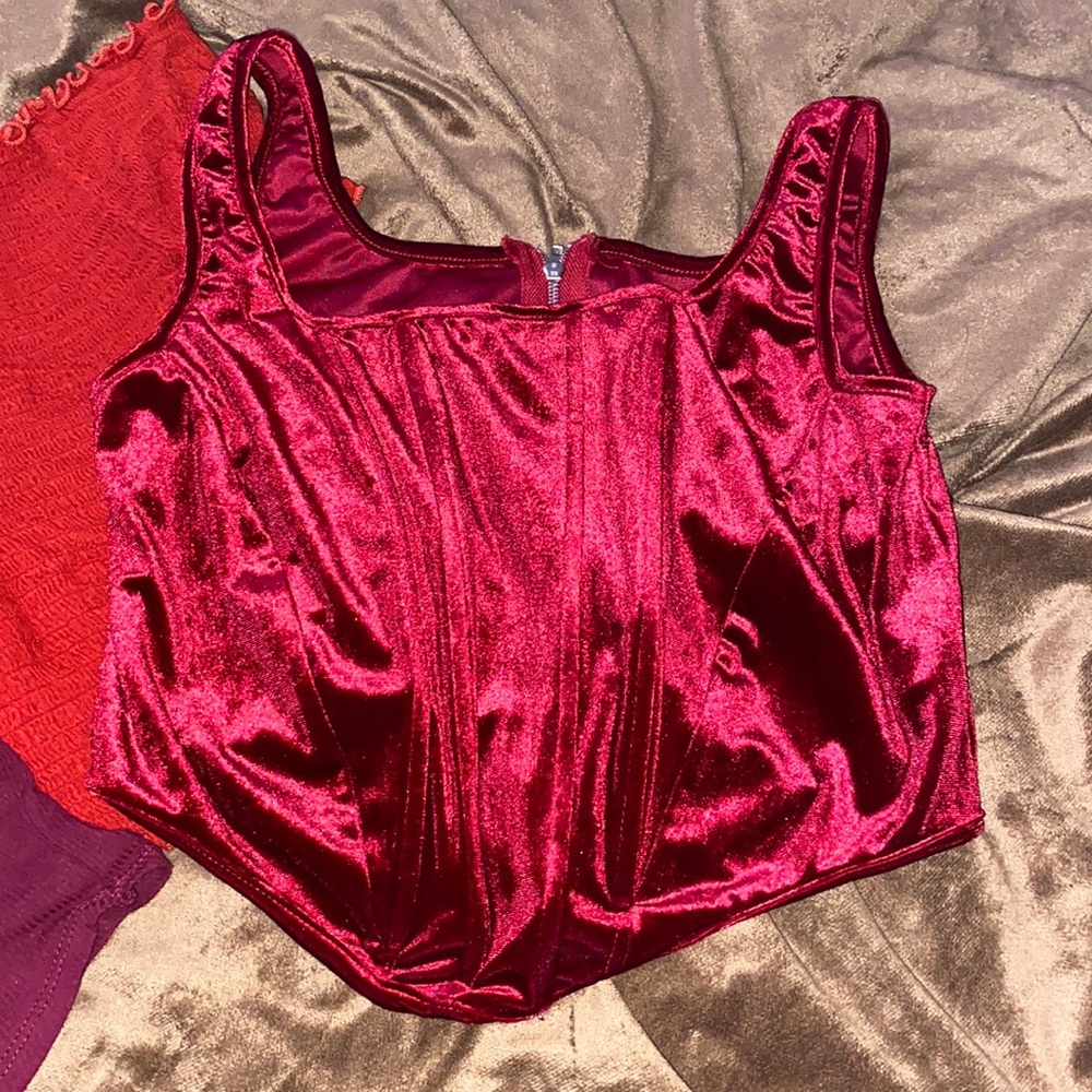 Tops Bundle - Picture 2 of 3